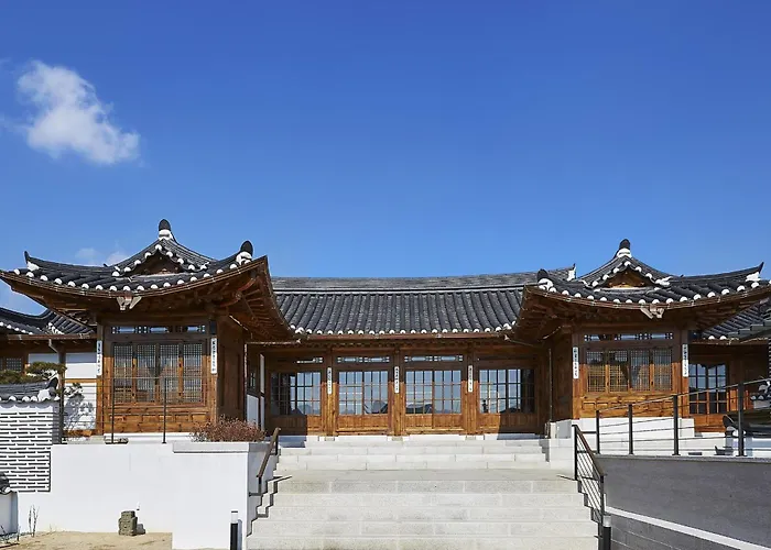 Hotel Bukchon Binkwan By Rakkojae Seoul