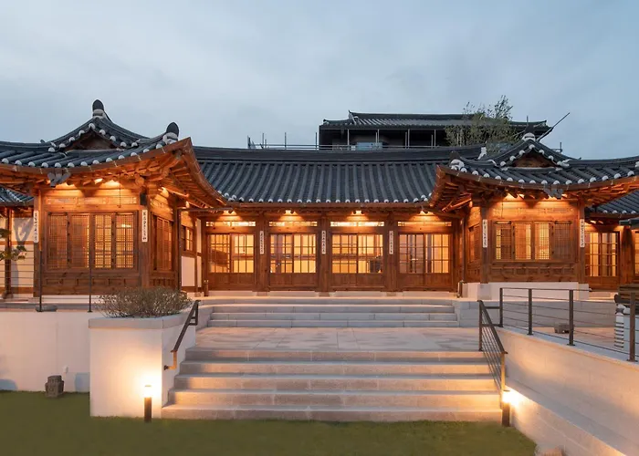 Hotel Bukchon Binkwan By Rakkojae Seoul