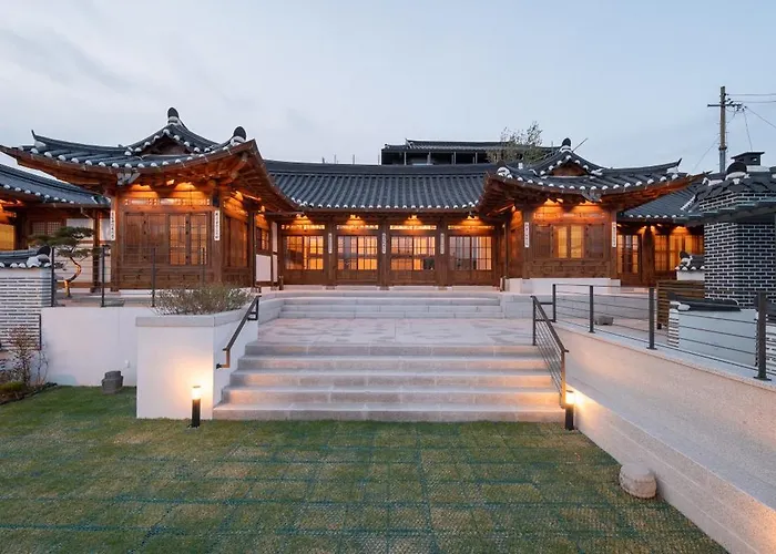 Hotel Bukchon Binkwan By Rakkojae Seoul